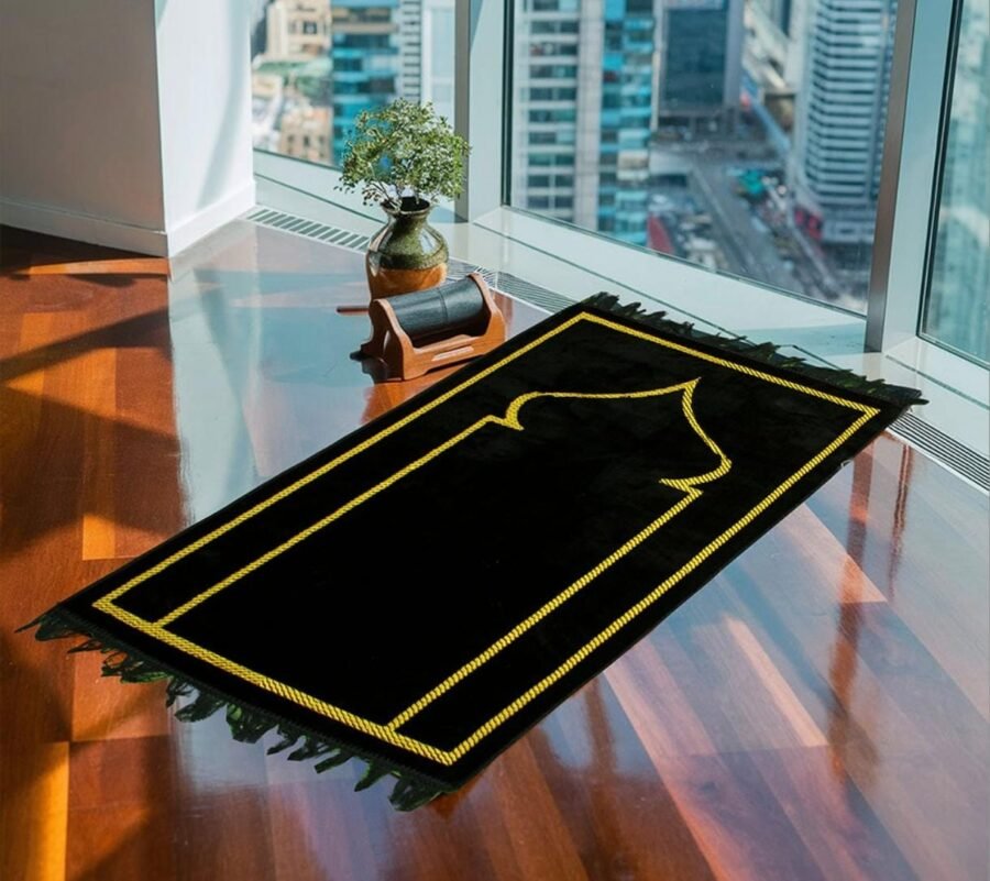 Plush Mehrab Janamaz - Black & Gold